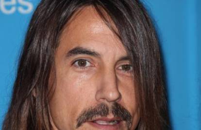 Vragolasti Kiedis zaboravio na curu zbog prsate pornodive 