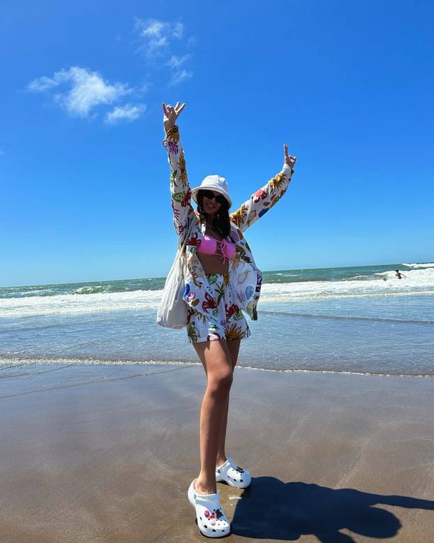 Supruga bivšeg dinamovca je zabljesnula na crvenom tepihu: Hvali se i fotkama u badiću!