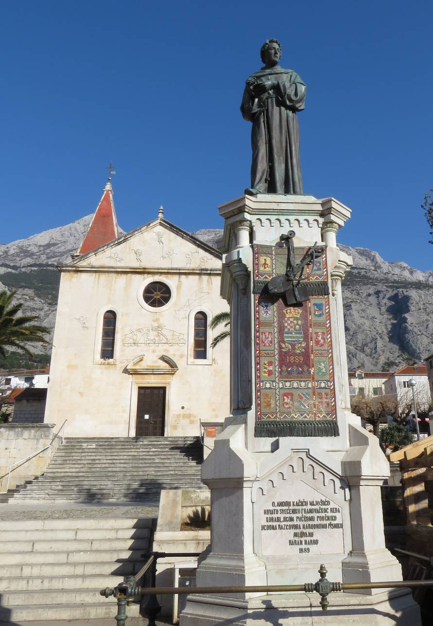 Makarska: Spomenik Andriji Ka?i?u Mioši?u