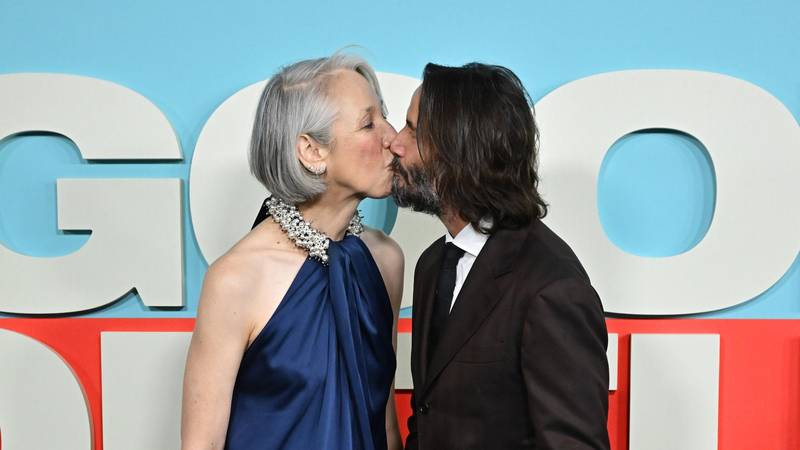 Pao je i poljubac na crvenom tepihu: Keanu Reeves i njegova cura izmjenjivali su nježnosti