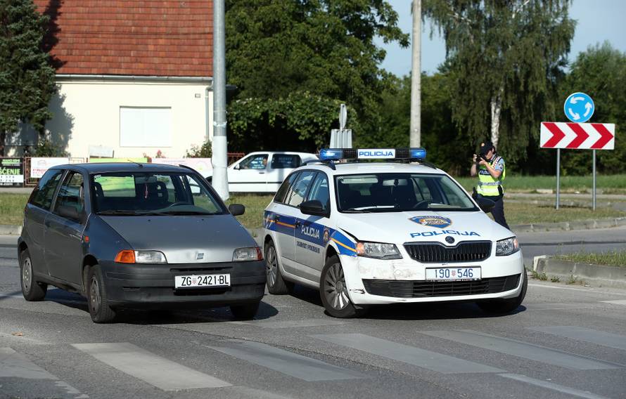 Policija se u Dubravi sudarila s dostavljačem, nema ozlijeđenih
