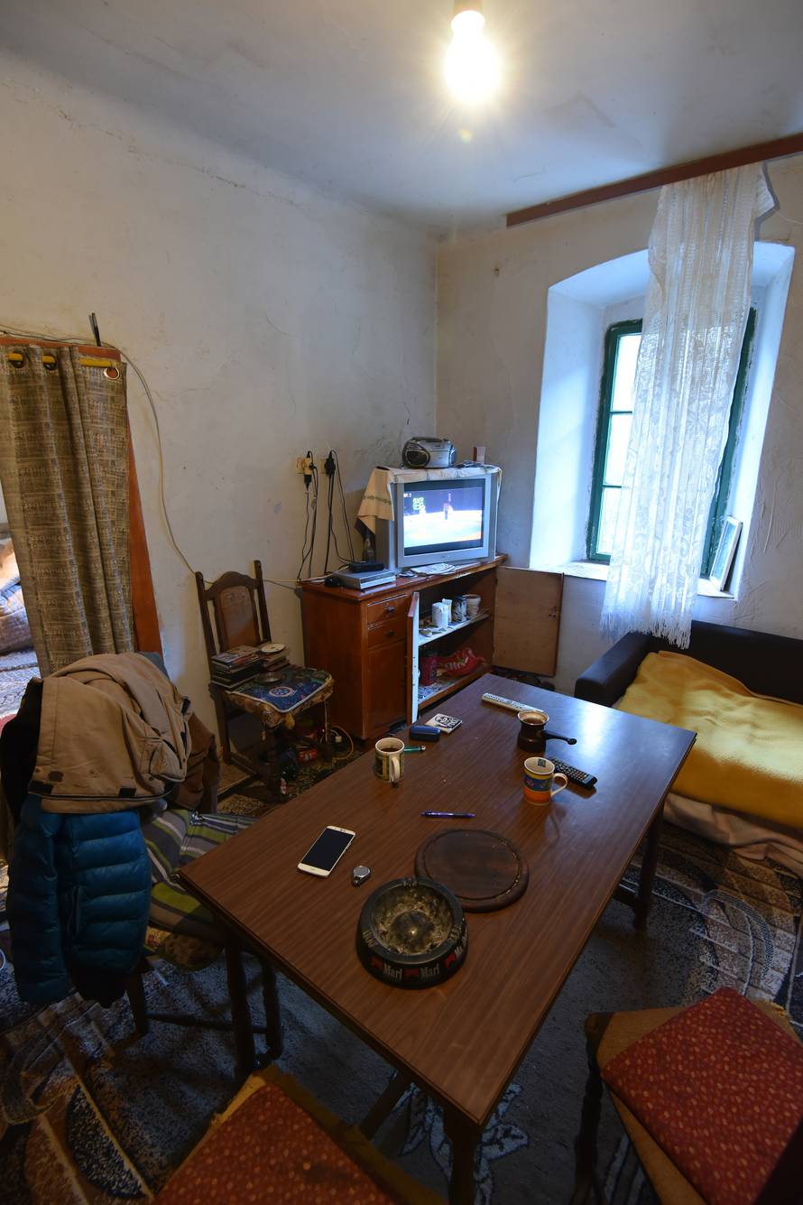 Vapaj: Jedem svaki treći dan i živim u zgradi koja se raspada