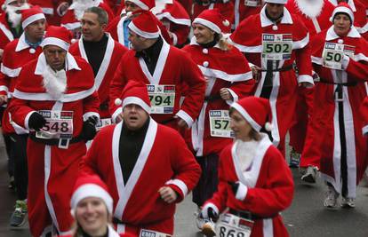 Utrka Djeda Mraza: Tisuću ljudi u crvenom trčalo 10 km