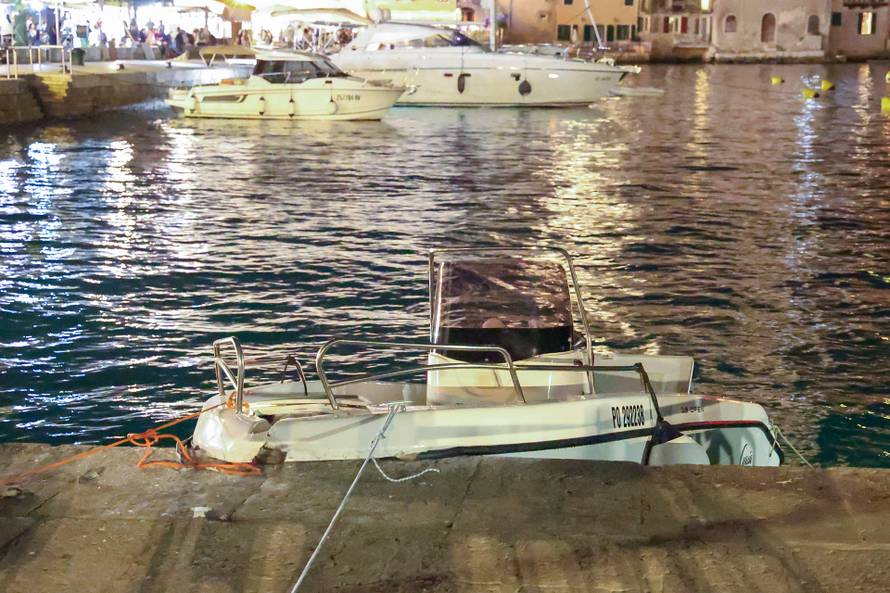 Rovinj: Gliser se zabio u rivu
