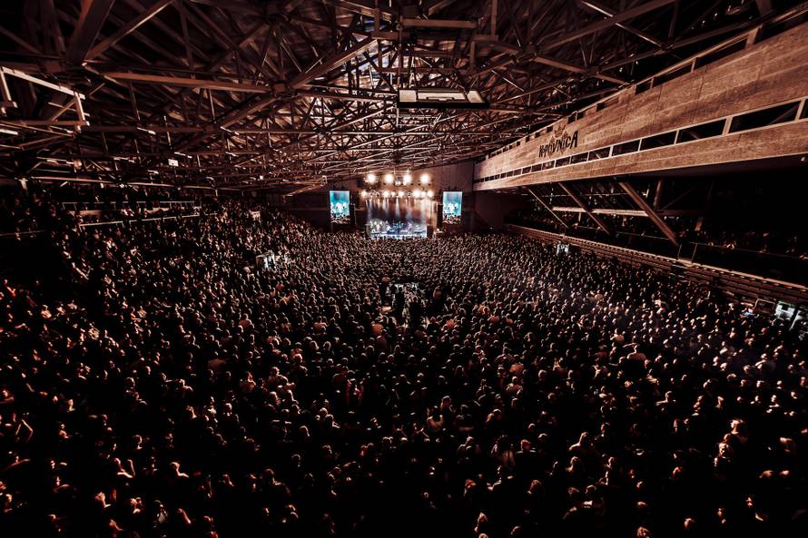 Mjesec dana poslije eksplozije na Dedinju, Čolić najavio veliki koncert u Slavonskom Brodu