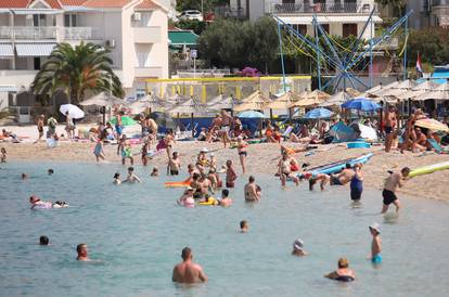 FOTO Puna plaža u Primoštenu