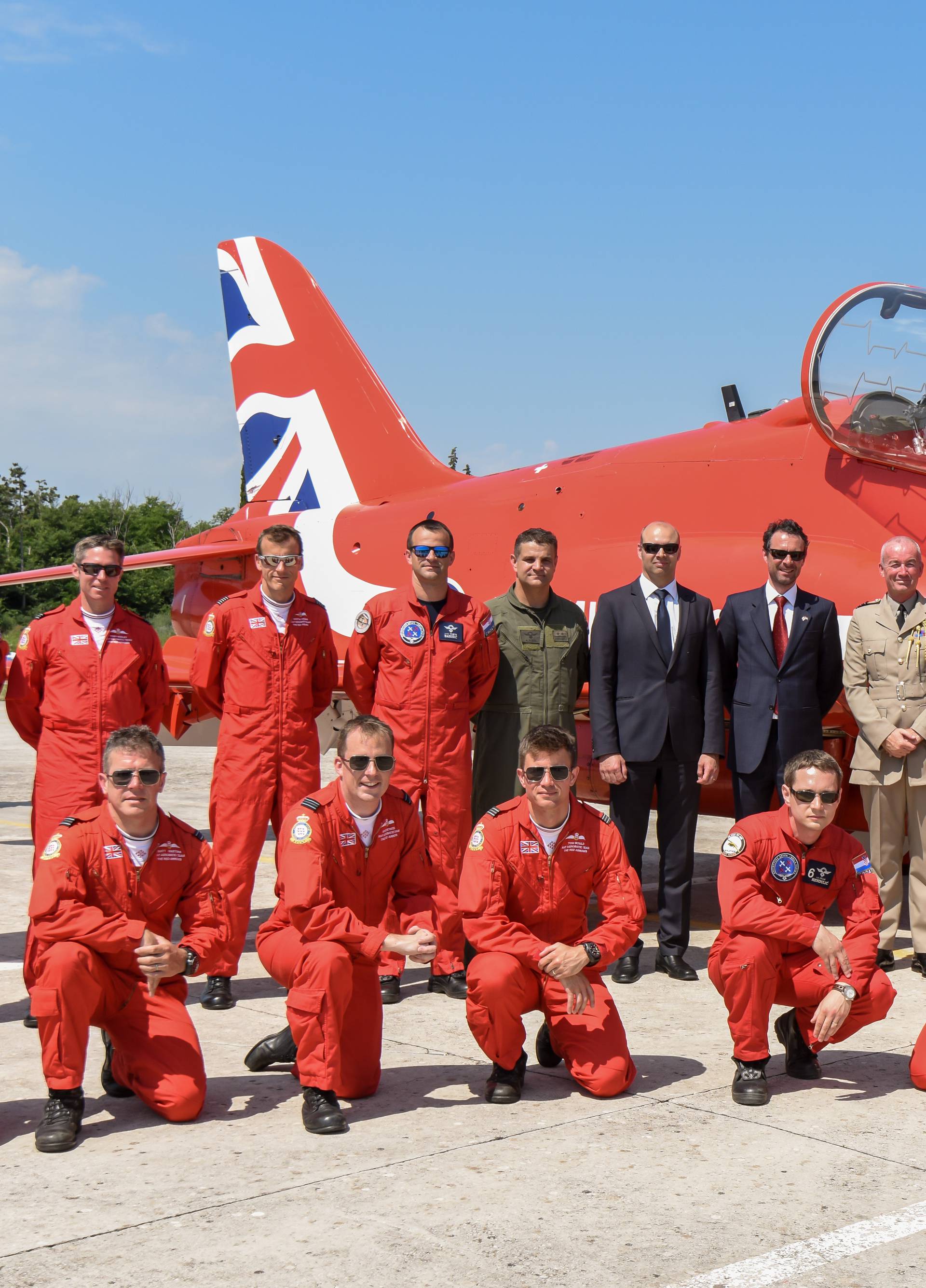 Kraljevska grupa Red Arrows posjetila je naša Krila Oluje