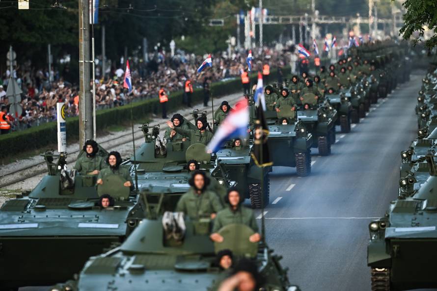 Zagreb: Prolazak motoriziranog i mehaniziranog postroja u povodu 30. obljetnice VRO Oluja