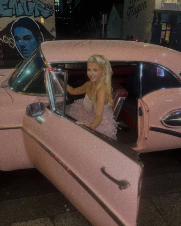 FOTO Mlada ljepotica obožava vintage stil - u retro krpicama donosi seksepil iz 1950-ih