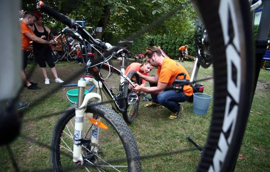 Čokoladica: Obavezna oprema za promjenu gume na biciklu