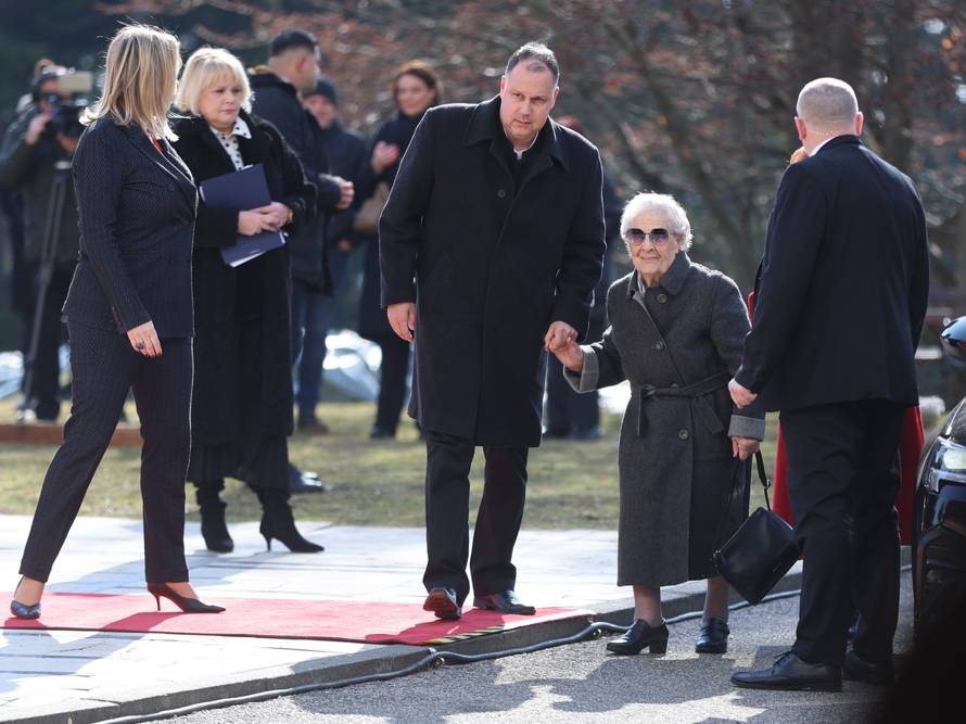 Na Milanovićevu inauguraciju stigla i posljednja partizanka sa Sutjeske, 101 joj je godina