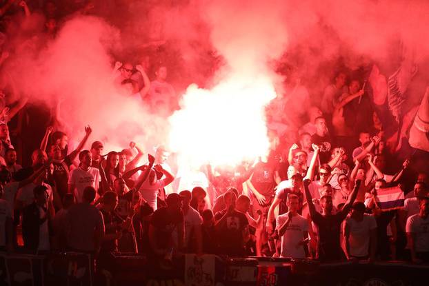 Zagreb: Navijači na nogometnoj utakmici Dinama i Hajduka na stadionu u Maksimiru