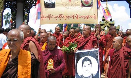 Desetoro prosvjednika ubijeno u Myanmaru