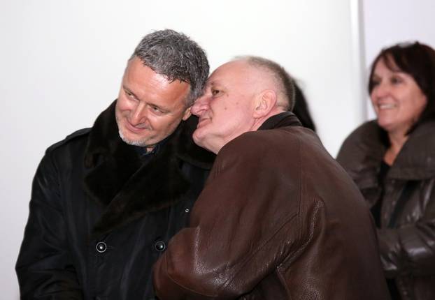 ?avoglave: Thompson  u blagdanskom okruženju