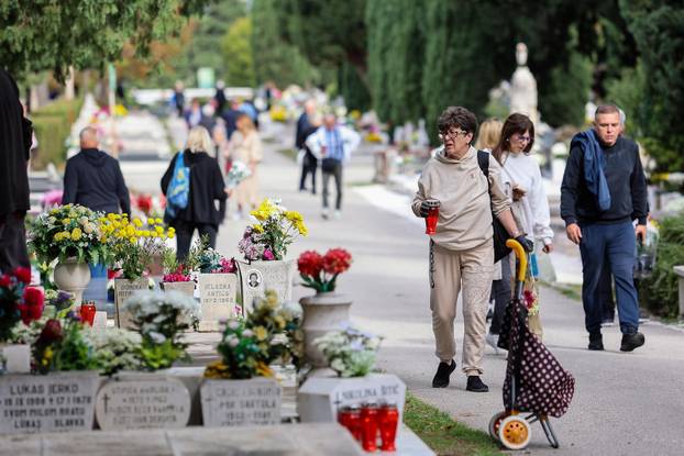 Split: Blagdan Svih svetih i Dušni dan na Lovrincu