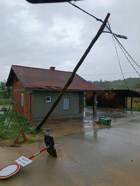 Nevrijeme diljem Hrvatske: U Istri padala tuča, grmljavina u Zagrebu, u Karlovcu poplava