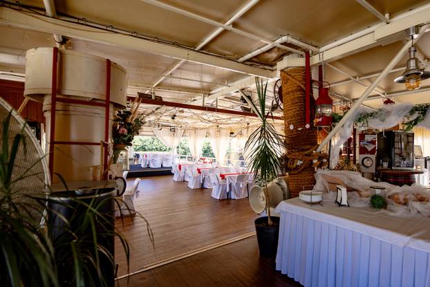 FOTO Zavirite u prvi brod-hotel u Hrvatskoj: Noćenje na ovom brodu u Rijeci ima posebnu čar