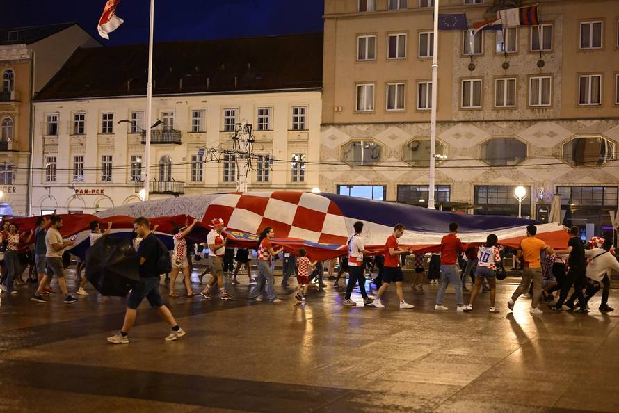 Zagreb: Zajedničko gledanj utakmice na trgu Bana Jelačića 