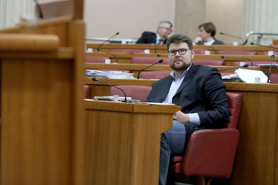 'Premijeru, dajte ostavku. Ne sramotite sebe i Hrvatsku...'