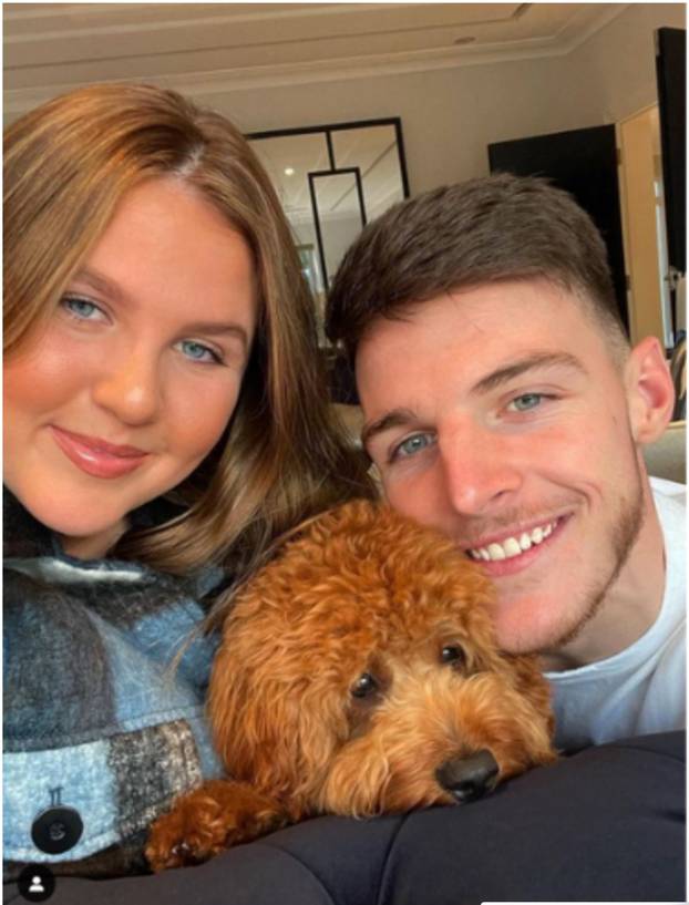 FOTO Fotkala se uz Arsenalovu zvijezdu, 'pobrkali' su je za njegovu djevojku: 'Odvratni ste'