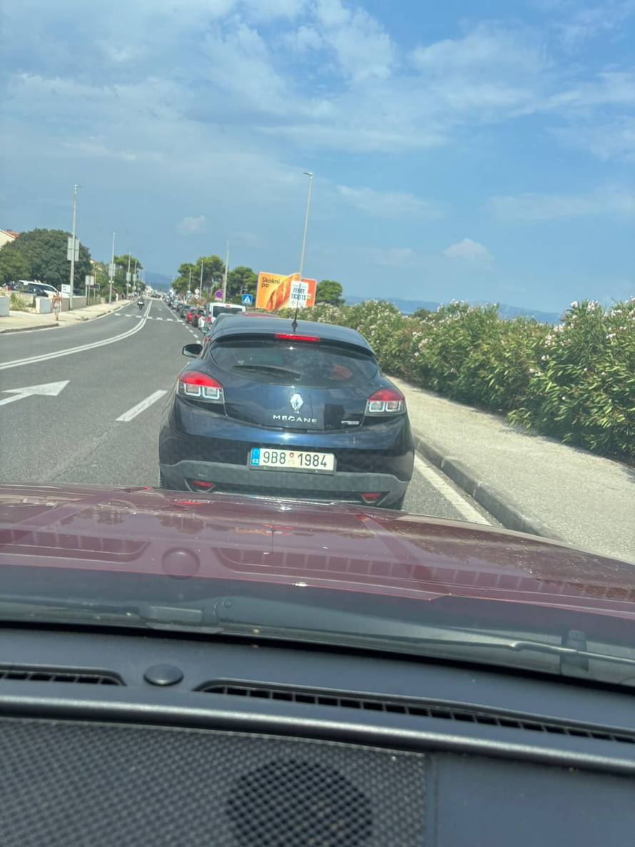 FOTO Gužve na autocestama: Kod Bosiljeva kolona od pet km