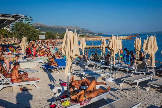 Split: Ljetni ugođaj na novouređenoj plaži Žnjan