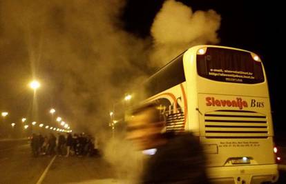 Planule kočnice na busu, vozač evakuirao ljude i ugasio vatru