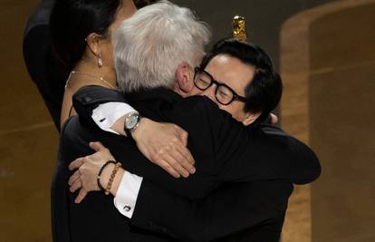 Fotka koja je raznježila mnoge: Harrison Ford i Key Huy Quan zagrlili se kao prije 40 godina