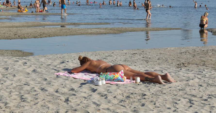 Vukovar: Građani iskoristili vruće ljetne dane za odmor na Vukovarskoj Adi