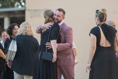 FOTO Evo koje slavne 'face' su stigle na vjenčanje Matije Cveka