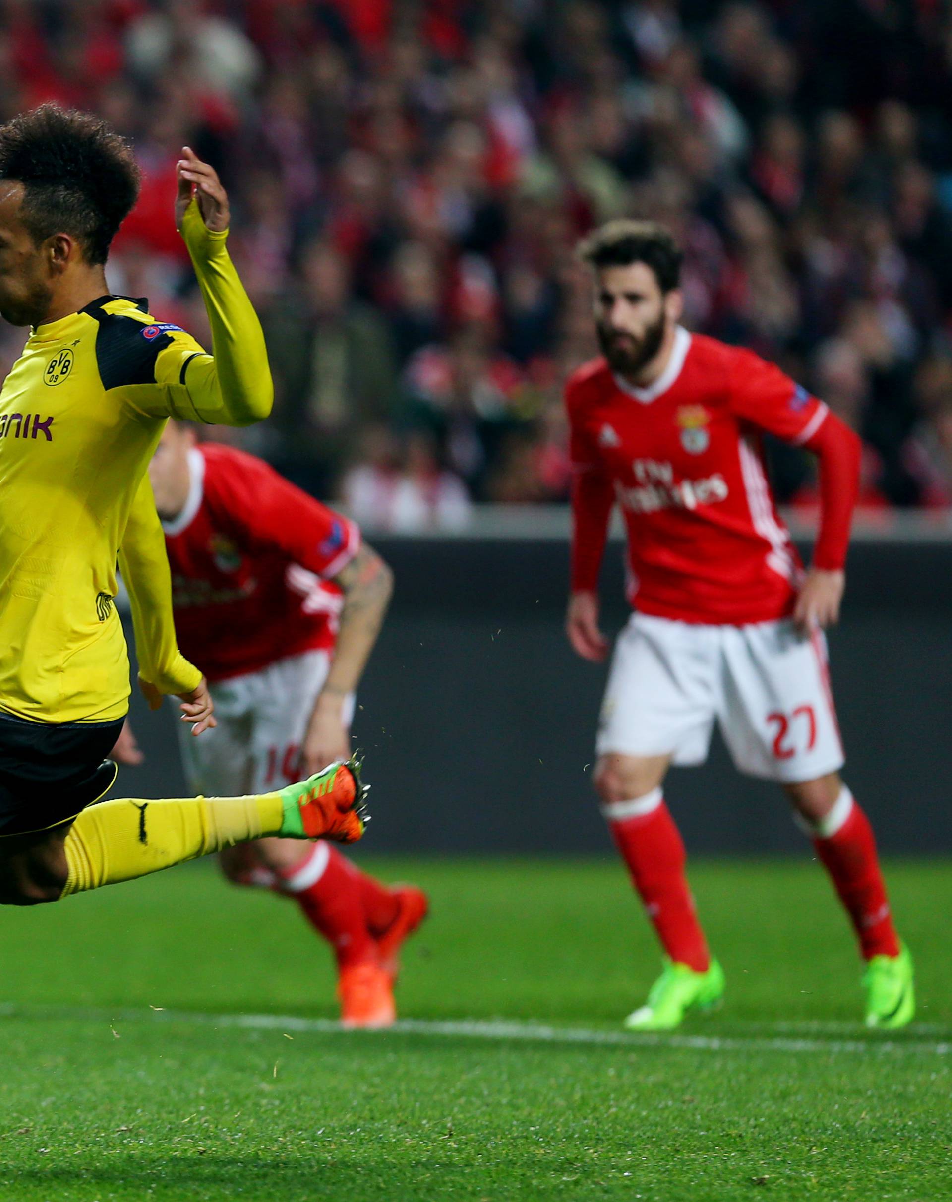 Borrusia Dortmund's Pierre-Emerick Aubameyang has his penalty saved