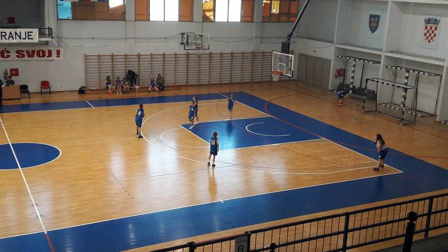 Imaju li mozga u HKS-u: Tjerali curice da igraju, izgubile 218-0