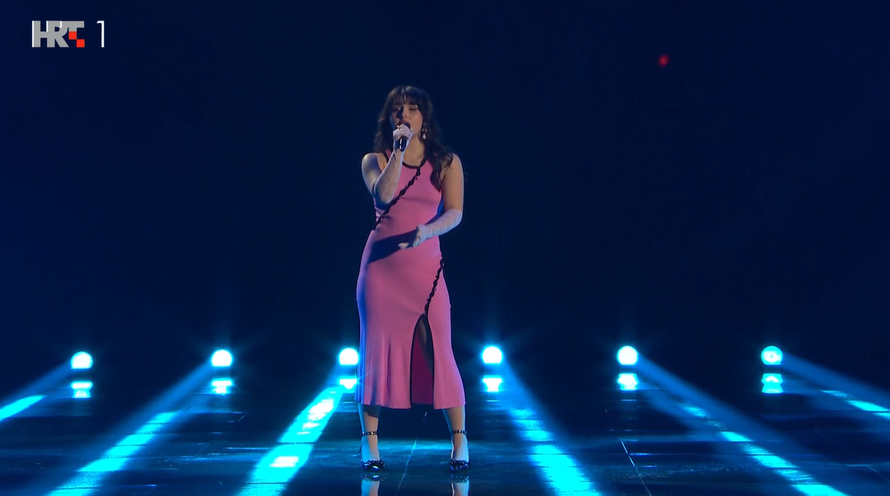 Spektakularno iznenađenje! Alessandra Mele iz Norveške je izvela 'Mamu ŠČ!' naših Letovca