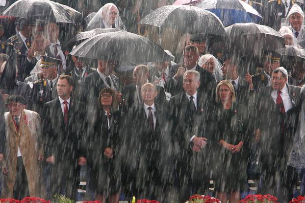 Beograd, 16.10.2014. - Vladimir Putin na vojnoj paradi u Beogradu