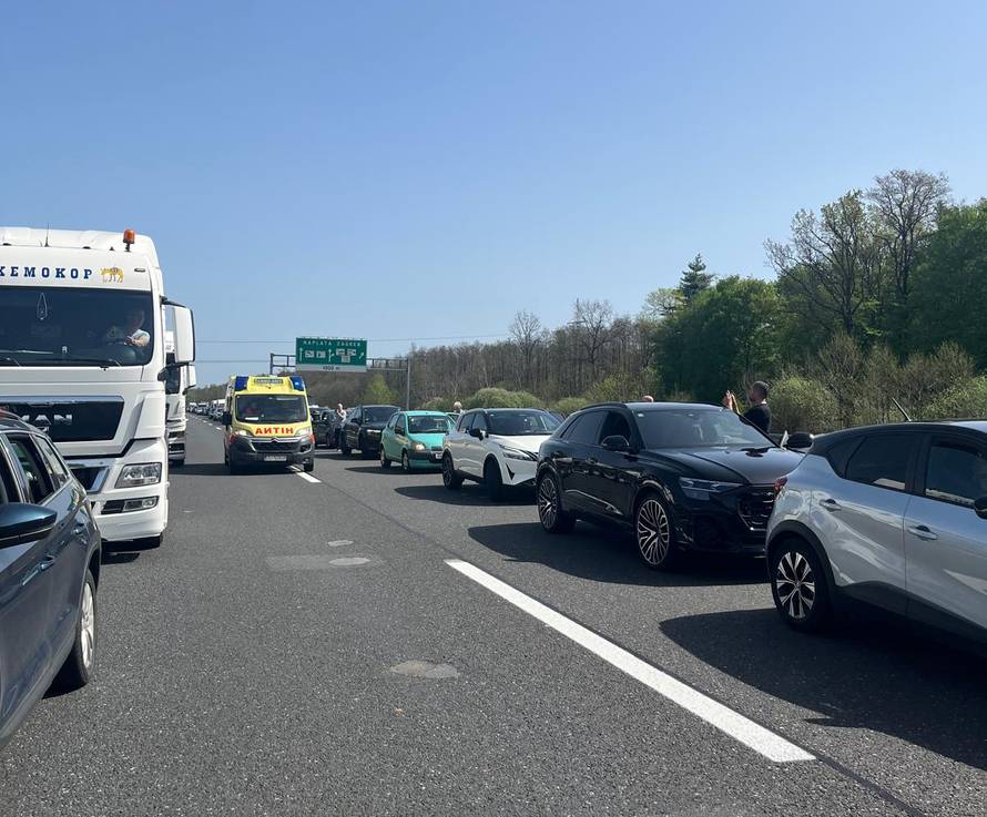 VIDEO Ozlijeđen vozač u sudaru na A1 kraj Zagreba, kolona je dugačka osam kilometara!