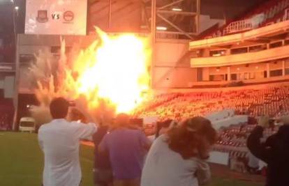 'Raznijeli' stadion West Hama: Upton Park je bio u plamenu...