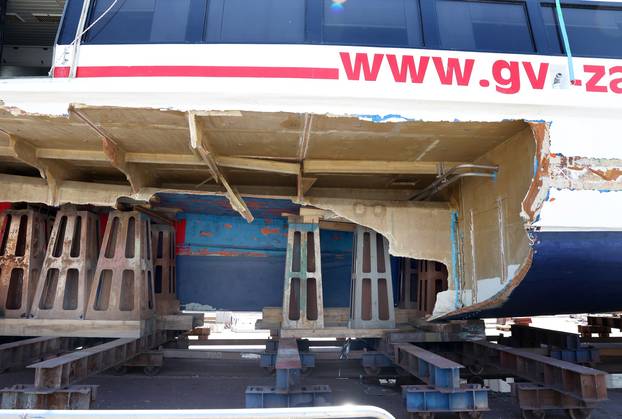 Ošte?eni katamaran Melita dotegljen u šibensko brodogradilište Iskra