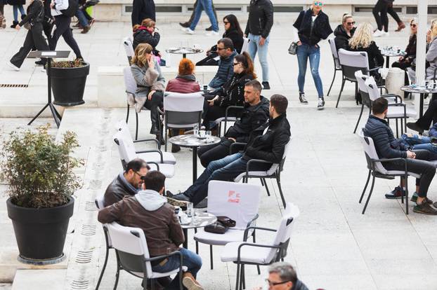 Zadrani uživali na terasama svojih omiljenih kafića