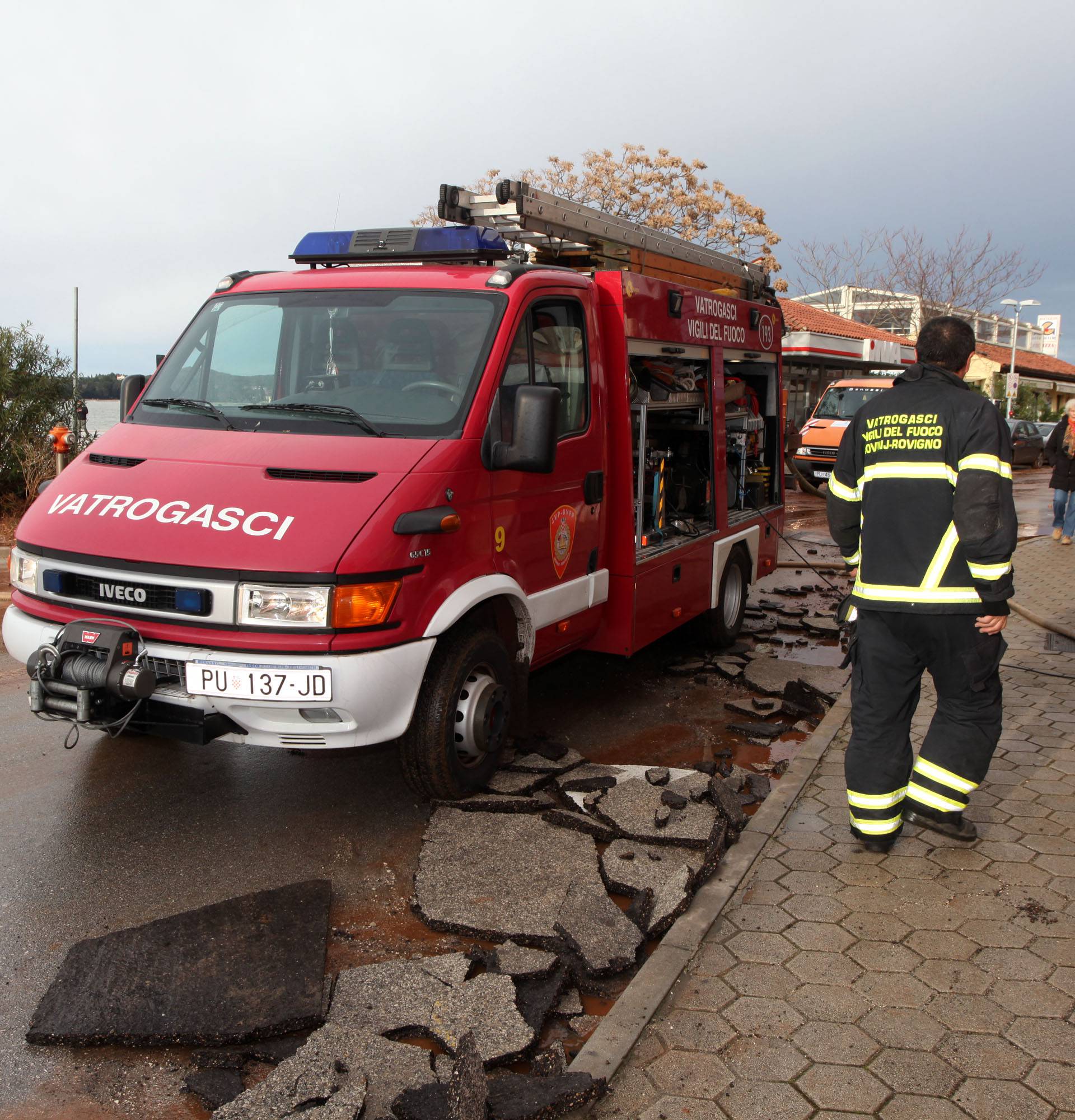 Olujni vjetar, kiša, poplave: Na udaru Istra i gradovi na obali