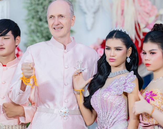 EKSKLUZIVNO Ovako je izgledala svadba Hrvata i 49 godina mlađe Kambodžanke