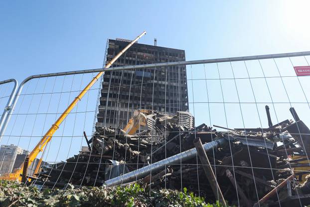 Vjesnikov neboder radnici pripremaju za rušenje