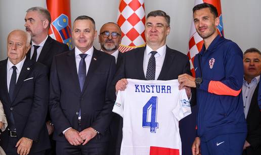 FOTO Predsjednik Milanovi&cacute; primio je bron&ccaron;ane futsala&scaron;e