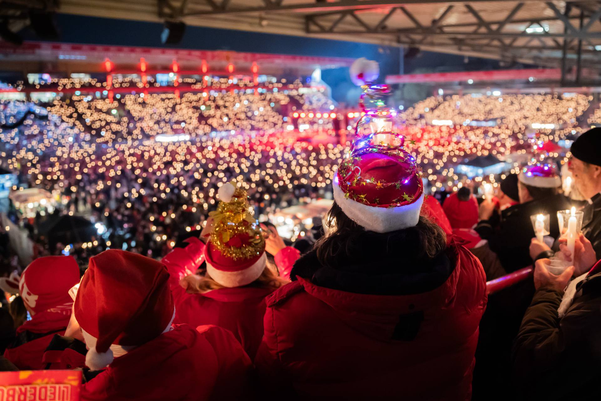 Berlin: Navija?i pjevali boži?ne pjesme na stadionu 1. FC Union Berlin