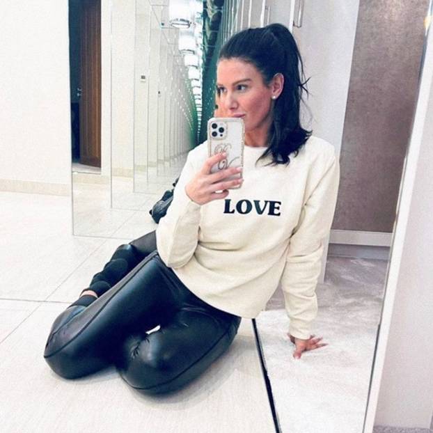 FOTO 'Kraljica sponzoruša' fotkala se potpuno gola: 'Ti si majka, razmisli o svojoj obitelji'