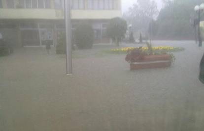 Nevrijeme u Kutini: Kiša je poplavila policijsku postaju