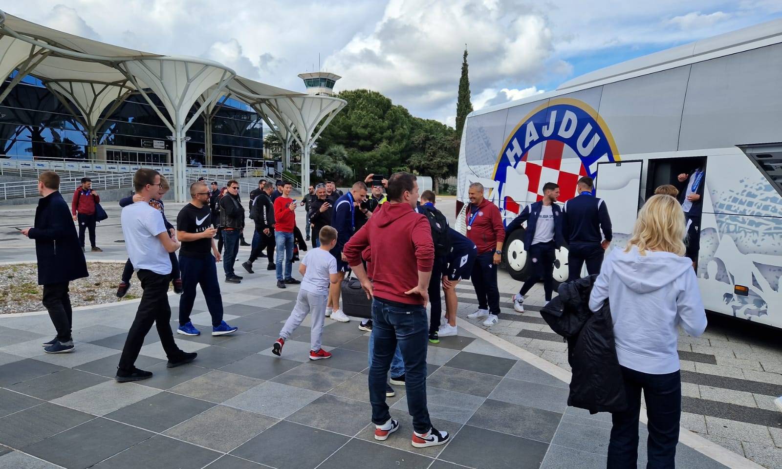 VIDEO 5000 navijača dočekalo Hajdukove tiće na splitskoj Rivi