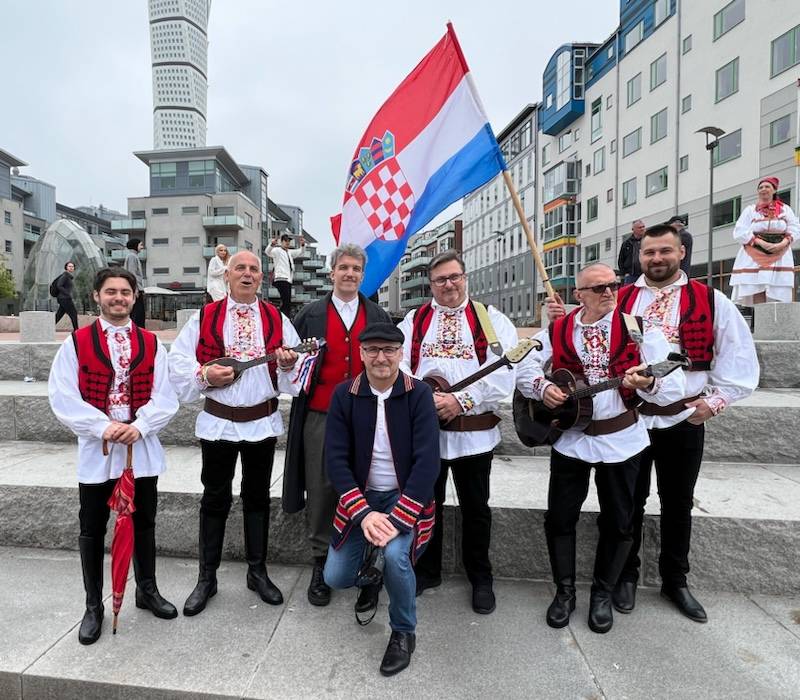 VIDEO Baby Lasagna se družio s Hrvatima, oni nam kažu: 'Dobio je dar, jedva smo ga dočekali...'