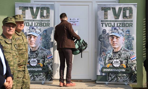 Ministar Anušić i general Kundid na prvom danu TVO-a na Slunju