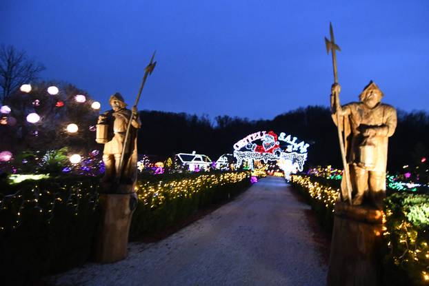 Magično Božićno blagdansko imanje obitelji Salaj zabljesnulo je u punom sajaju