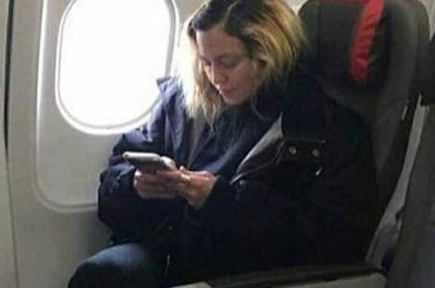 Nakon tretmana lica vilicama, Madonna je pozirala u toplesu